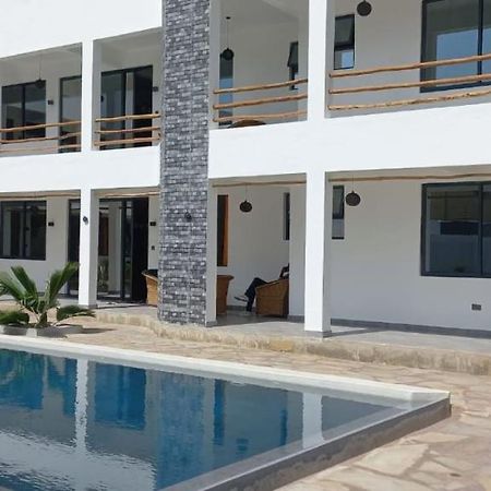 V-Szameitat Homes, Kongo River Praia de Diani Exterior foto