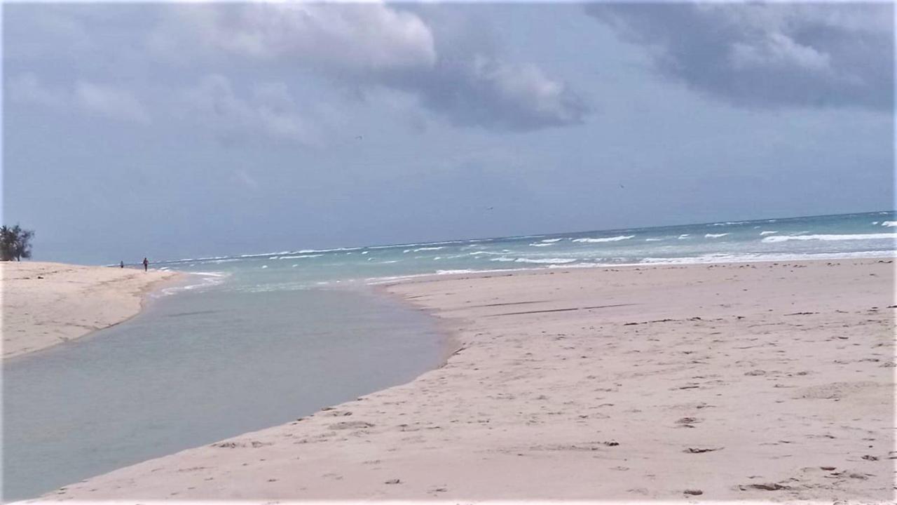 V-Szameitat Homes, Kongo River Praia de Diani Exterior foto