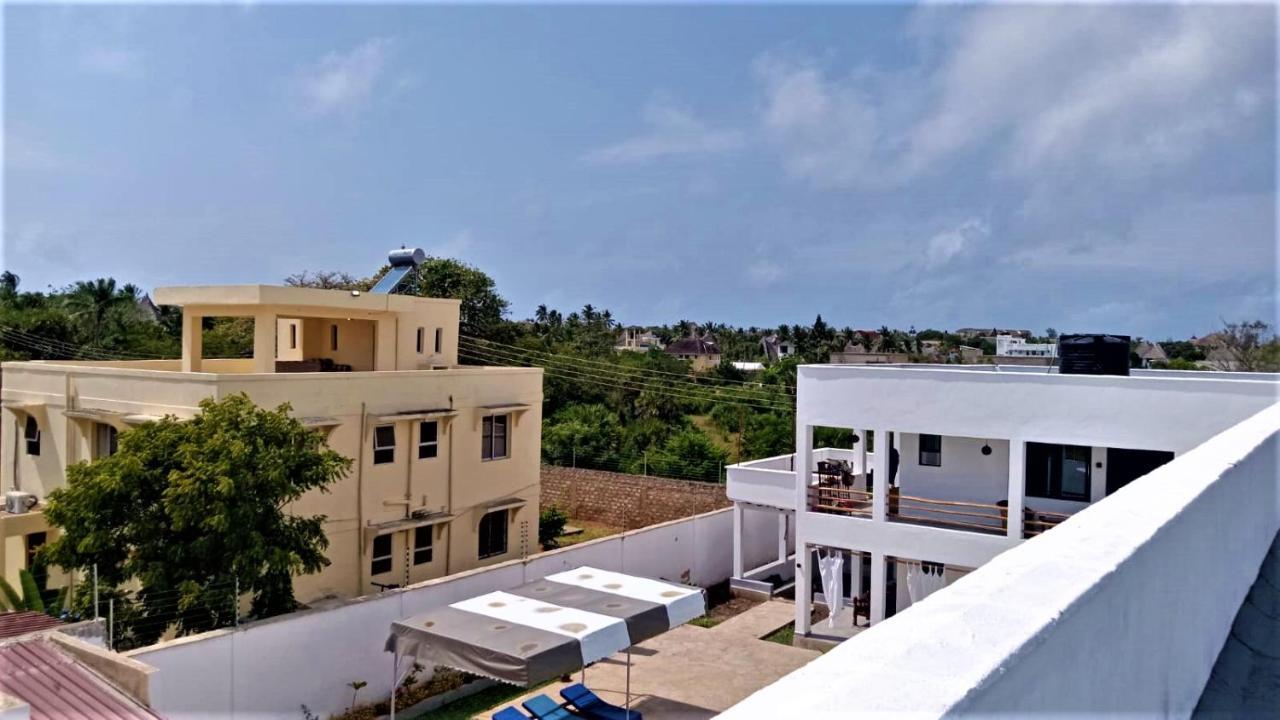 V-Szameitat Homes, Kongo River Praia de Diani Exterior foto
