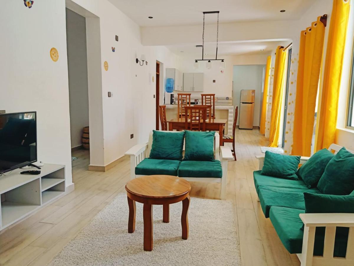 V-Szameitat Homes, Kongo River Praia de Diani Exterior foto
