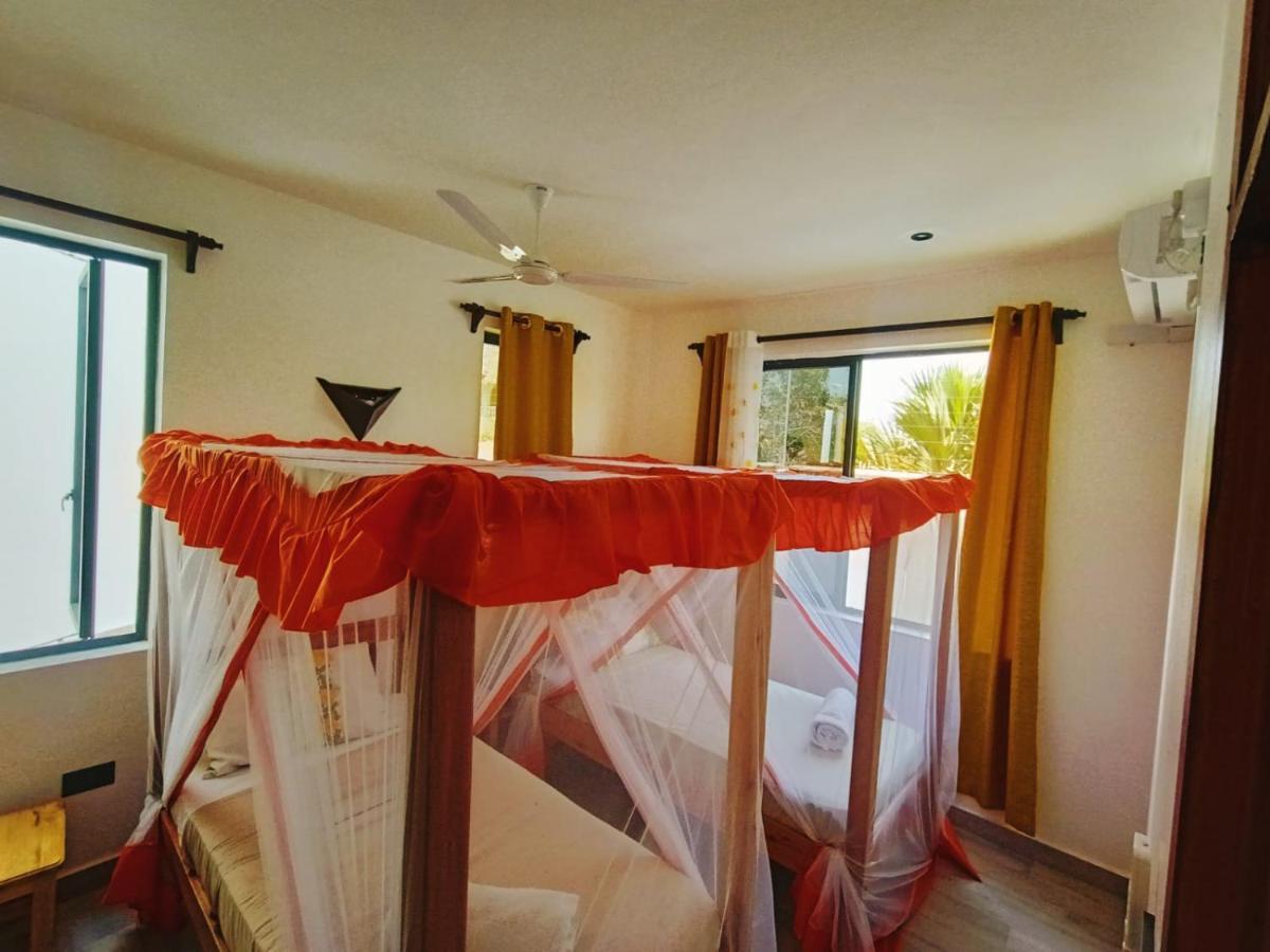 V-Szameitat Homes, Kongo River Praia de Diani Exterior foto